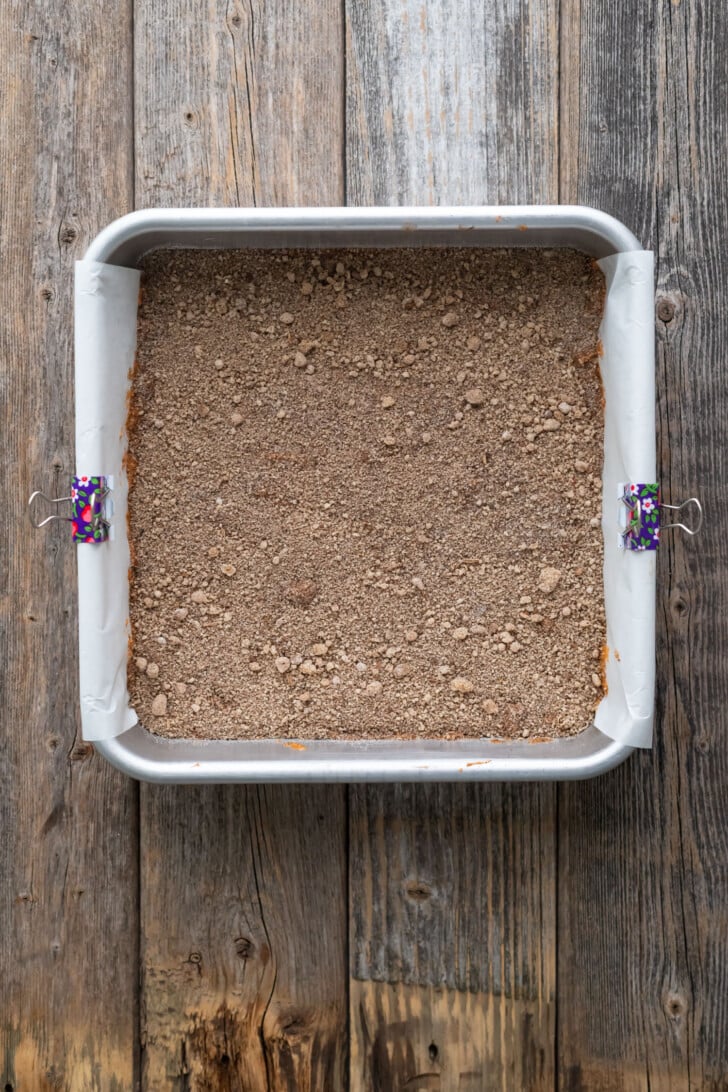 Thai tea filling in a baking pan
