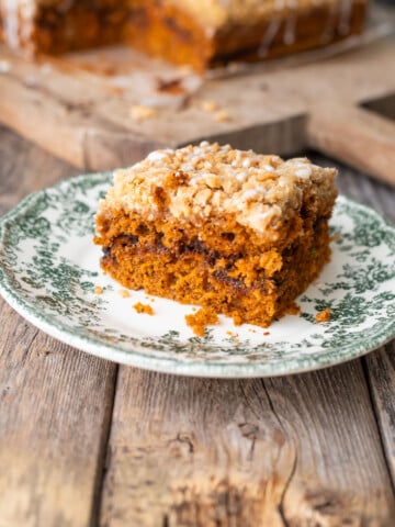 Thai tea coffee cake on a plate.