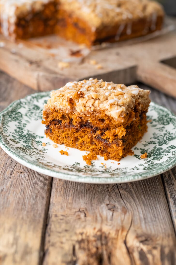 Thai tea coffee cake on a plate.